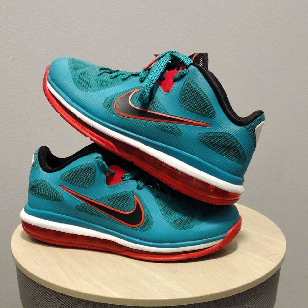 Nike LeBron James 9 Lowtop Liverpool Football Club Edition Men's 8